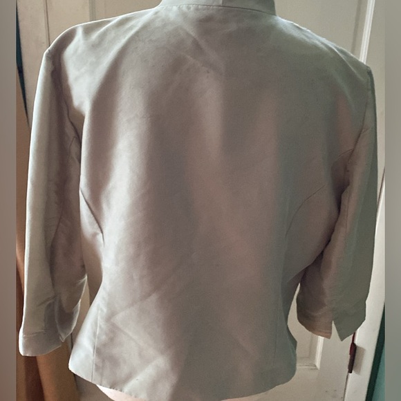 Womens button front front blazer, size 14P - Picture 6 of 7